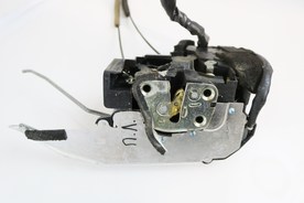 Предна лява брава врата  Mazda CX-7 2006-2012 2.2 MZR-CD   