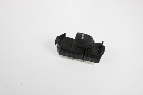 Заден Бутон ел.стъкло  Toyota Corolla Verso 2001-2007   84030-13030 